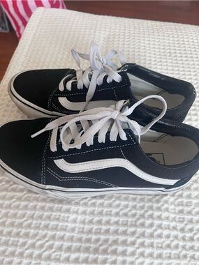 Black & White Vans Sneakers - Platform Low Top